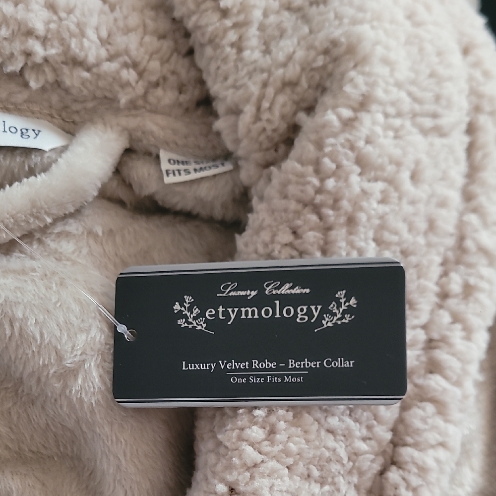 Cream Plush Robe - Picture 2 of 3